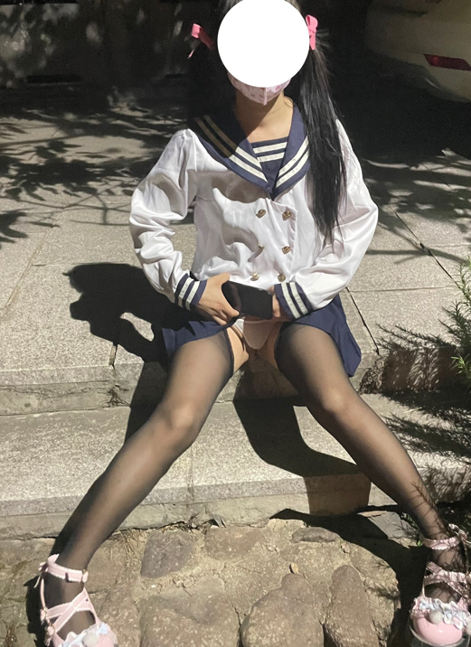 泡泡碎冰冰 – Cos白虎一线天萝莉 福利姬