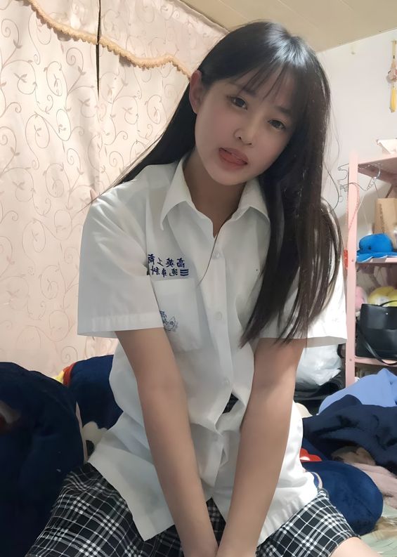 冒充经济人忽悠职校嫩妹，掰逼是否处女，女生配合自慰叫老公