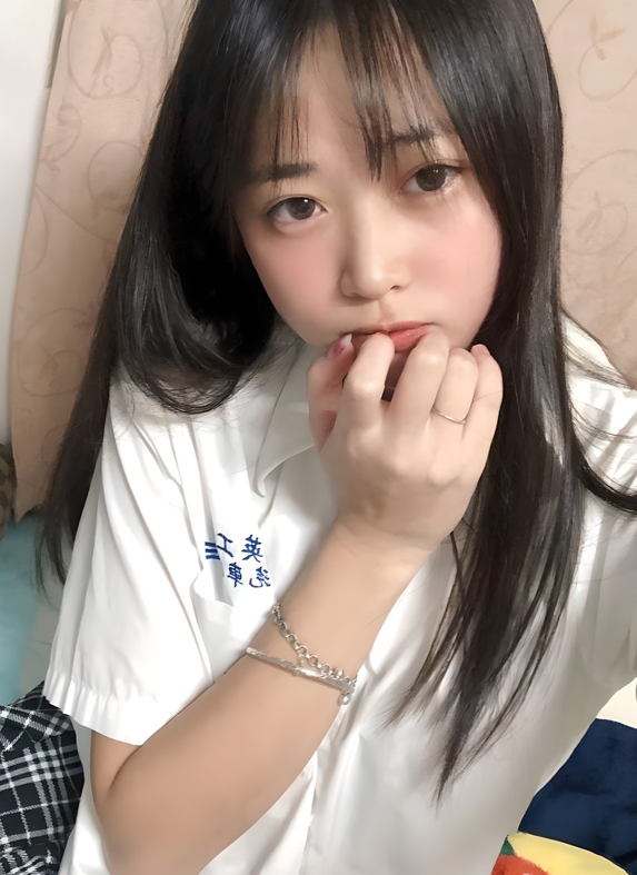 冒充经济人忽悠职校嫩妹，掰逼是否处女，女生配合自慰叫老公