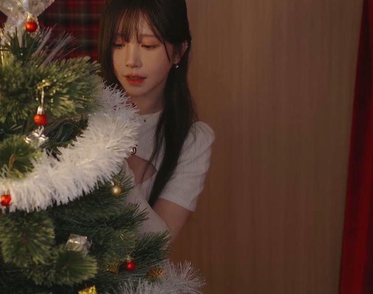 Yoonying 耳语ASMR祝您圣诞节快乐 圣诞cos 1V537M百度盘