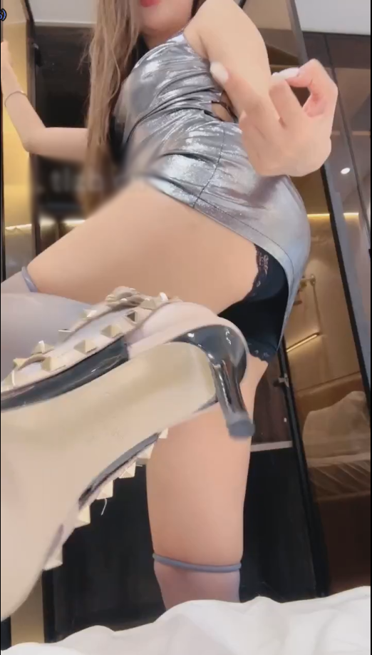 套路直播一茶-锁在衣柜里看老婆和野爹做【1V】【490MB百度云】