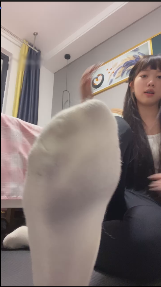套路直播樱子大人-瑜伽裤裸足，模拟龟头责【1V】【641MB百度云】
