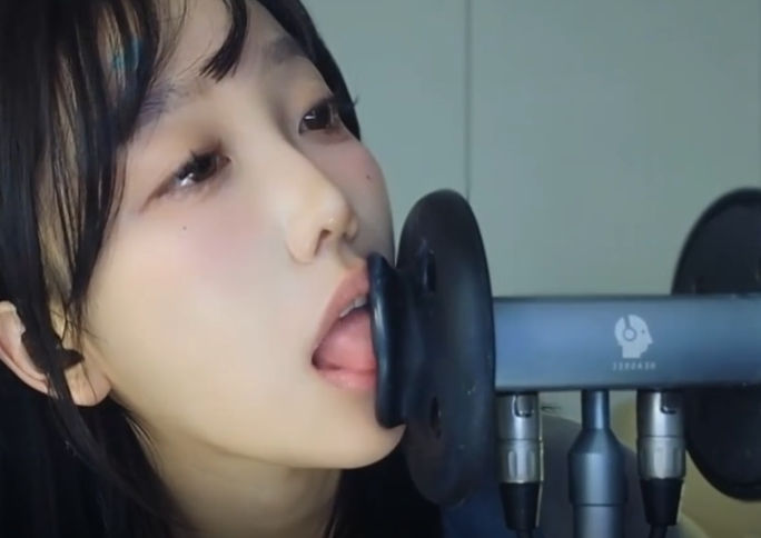 酥酥学姐  近距离舔耳朵 1V90M百度盘