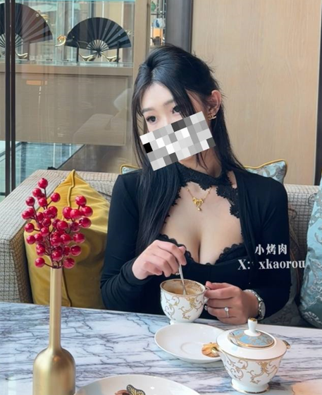 推特淫妻母狗小烤肉与烤肉爸爸@kaoroubaba口交吞精3P福利合集