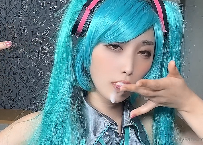 颜值耐打的初音小姐姐 口爆吞精 吸舔吮茎榨精 妩媚淫荡