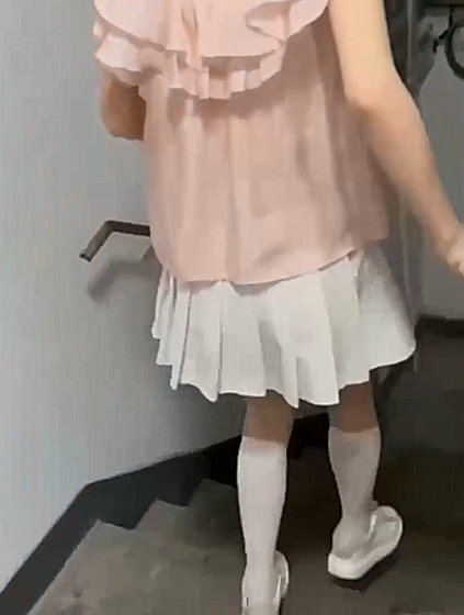 乱伦我的高中萝莉堂妹 她的房间里充满青春荷尔蒙的味道是初恋的感觉无水印高清原版