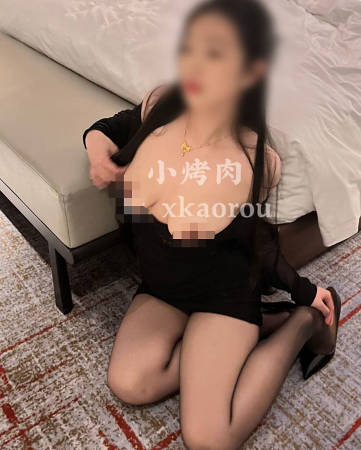 推特淫妻母狗小烤肉与烤肉爸爸@kaoroubaba口交吞精3P福利合集
