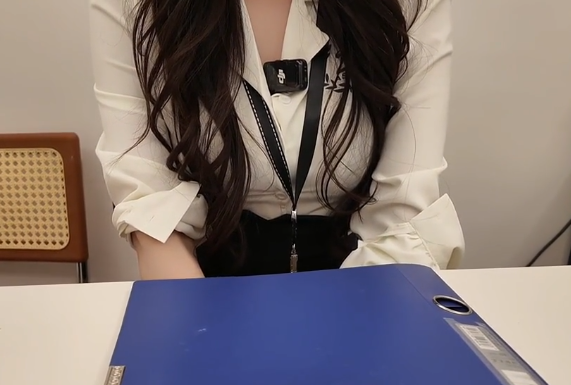 小一熟了 女业务员的付出  1V231M百度盘