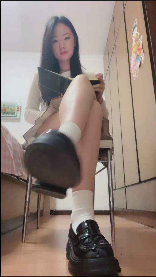 套路直播02年学生小妈-学姐给你补课【1V】【305MB百度云】