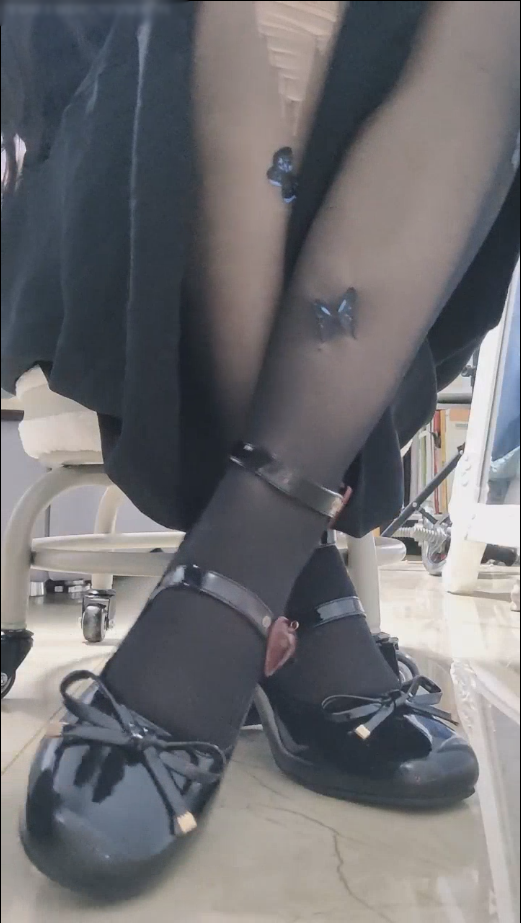套路直播莓莓嗲嗲-黑丝洛丽塔第一视角【1V】【484MB百度云】