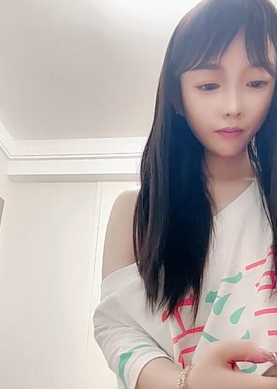 清纯可爱的软妹子【溏心蛋蛋】福利视频20250112