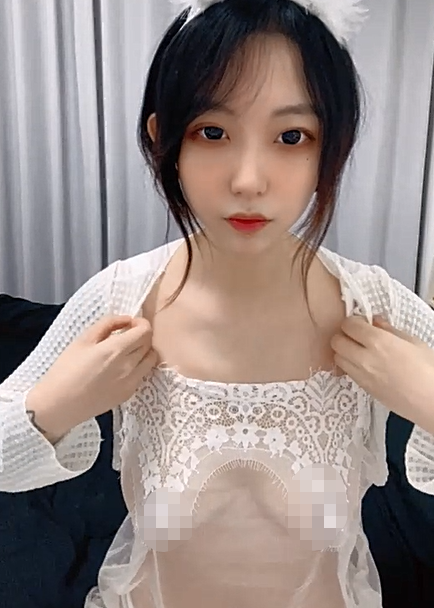 【迷】顶级校花~!巨乳桃臀~丝袜美腿~放飞自我~抖奶掰穴