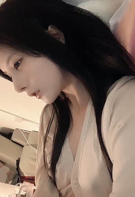 珍藏品~天真无邪 清纯小妹！【诗】破天荒唯一一次漏点秀