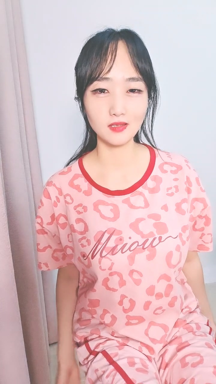黑丝露脸制服诱惑全程露脸有才艺的小姐姐大秀直播 [1V 1.56GB]