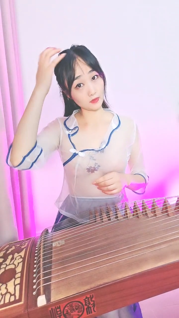黑丝露脸制服诱惑全程露脸有才艺的小姐姐大秀直播 [1V 1.56GB]