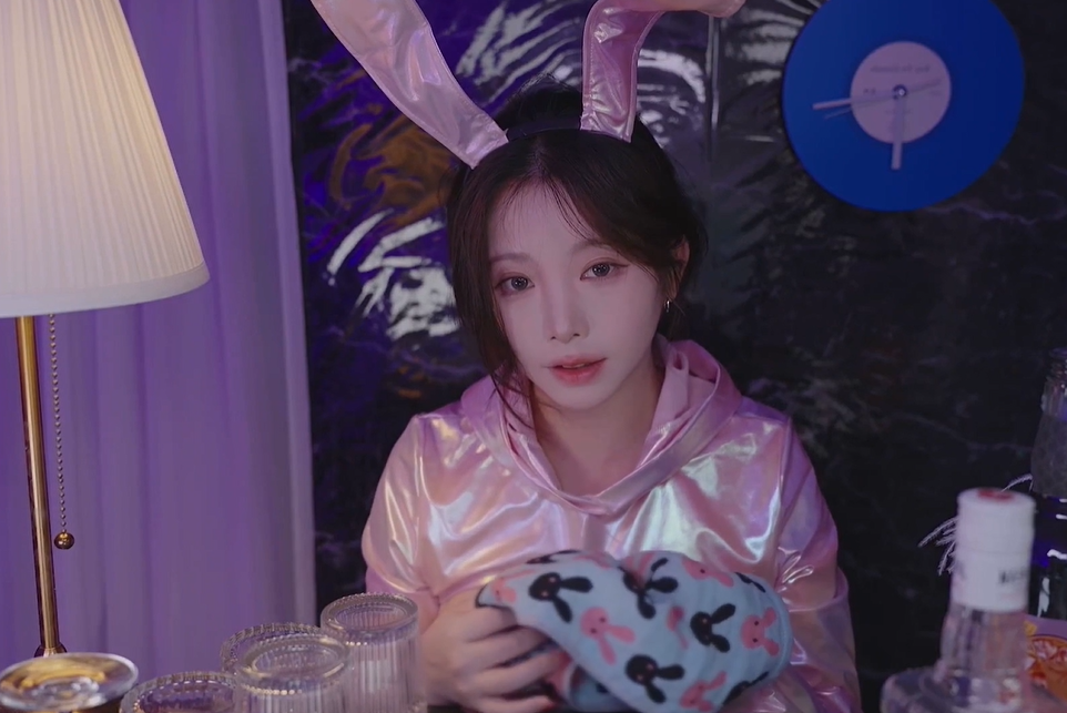 Yoonying 당신에게 위로가 되는 바텐더 바니걸 RP 🍸3DIO 【1V611M】