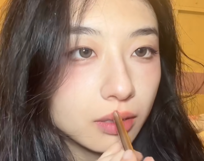 玻璃鱼缸啊 轻语｜沉浸式口红试色  1V34M百度盘