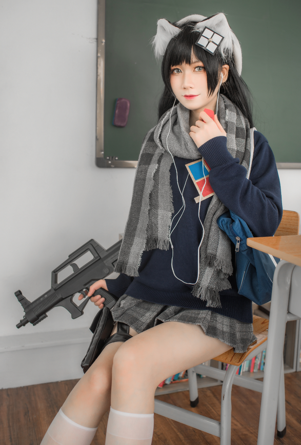 izumi泉桃子 – 8套COS写真合集 【352P3.26G】