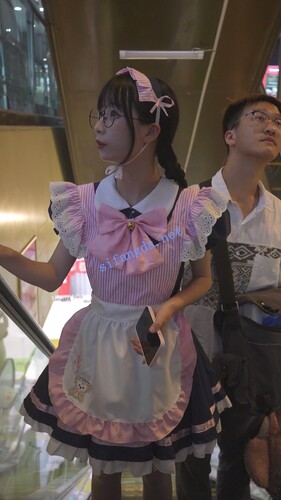 (BC-SSS-063)双马尾可爱女仆约拍..侧面露毛被柜台灯照亮裙底[561M]