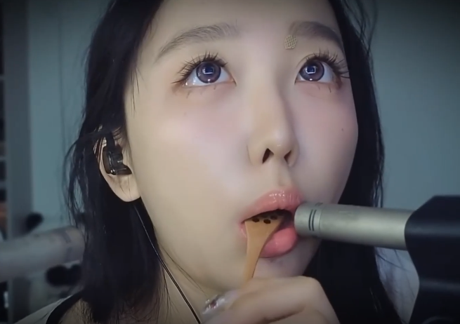 酥酥学姐   蜂蜜勺 舔舔 口腔音  1V237M百度盘