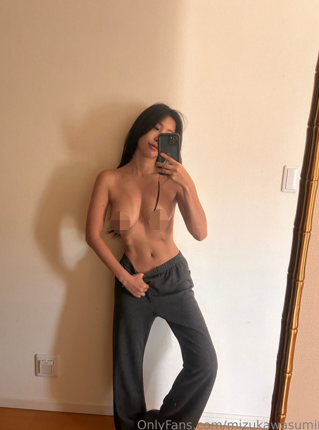 onlyfans 【sumire】大奶女神 搞怪自拍福利合集 【102P84V1.78G】