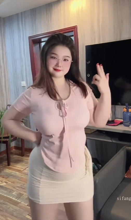 快手 大奶妹子【糕糕学姐】抖奶性爱XO胸推 【24V160M】