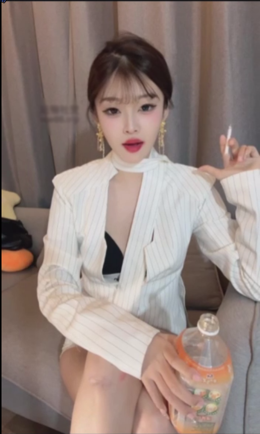 玩物直播伽罗-红绿灯女领导pua舔狗下属【1V】【378MB百度云】
