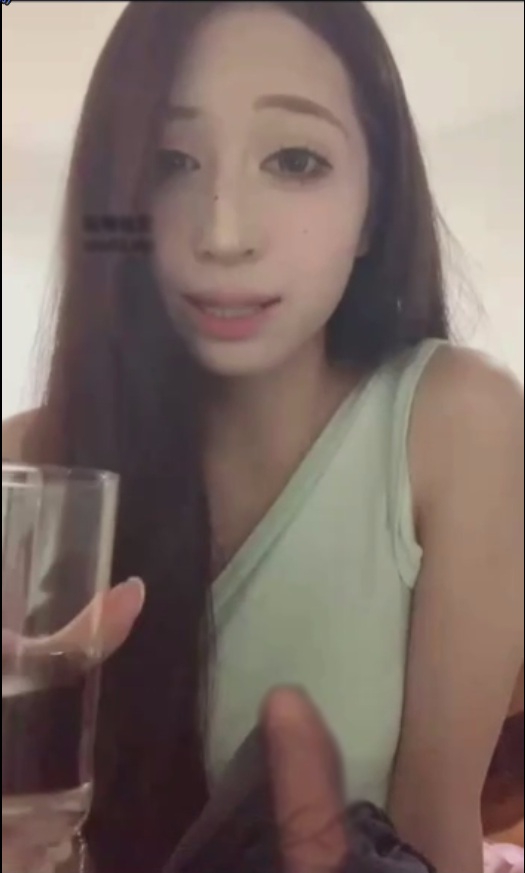 玩物直播小软-红绿灯手榨无限次数盯射【1V】【417MB百度云】