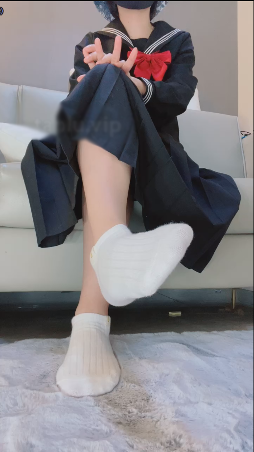套路直播亦瞳-进来仰视我的白棉袜脚底【1V】【742MB百度云】