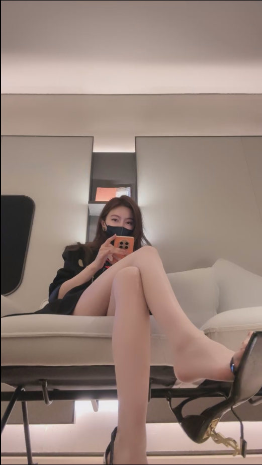 套路直播美美子-ysl高跟配肉丝【1V】【592MB百度云】