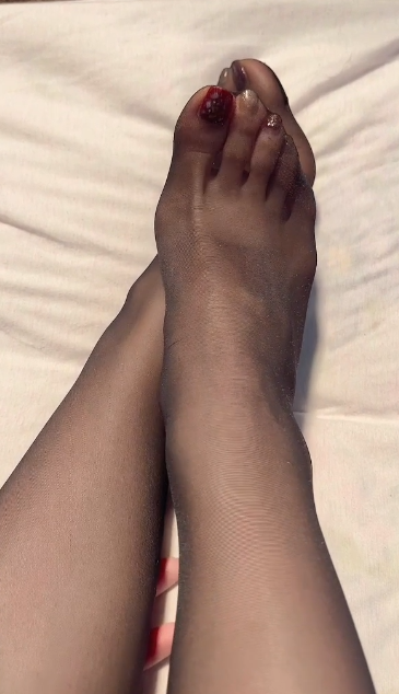 足控-易直播颜值主播 赵一一一 -高价定制 黑丝诱惑（1V,366M）