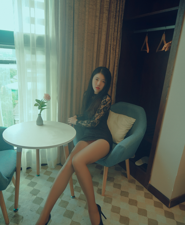 极品颜值黑丝长腿嫩乳女神 大尺度诱惑写真2套【147P1.3G】