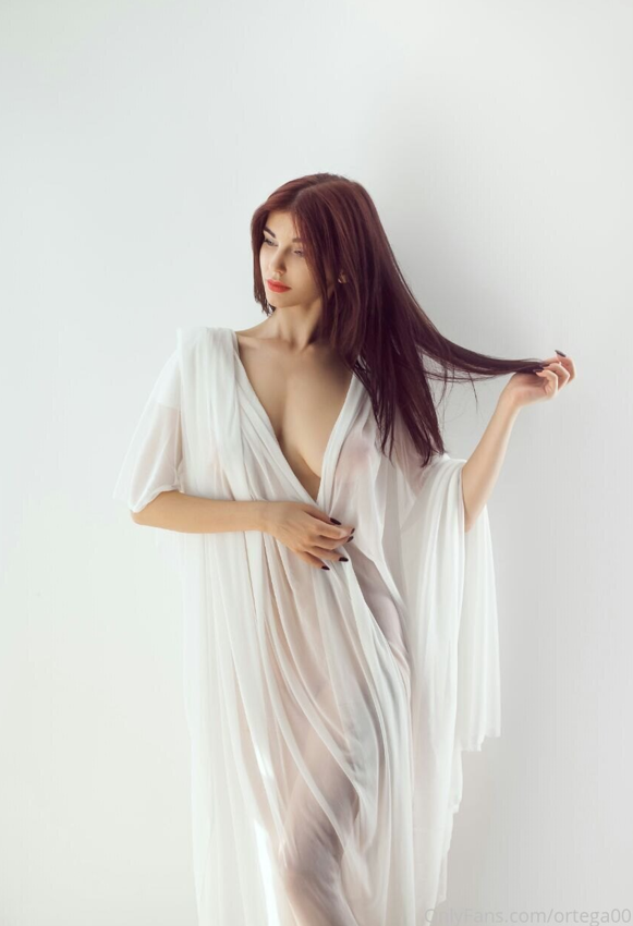 欧美古典极品颜值巨乳蜂腰翘臀美模 露点大尺度私拍【141P24V676M】