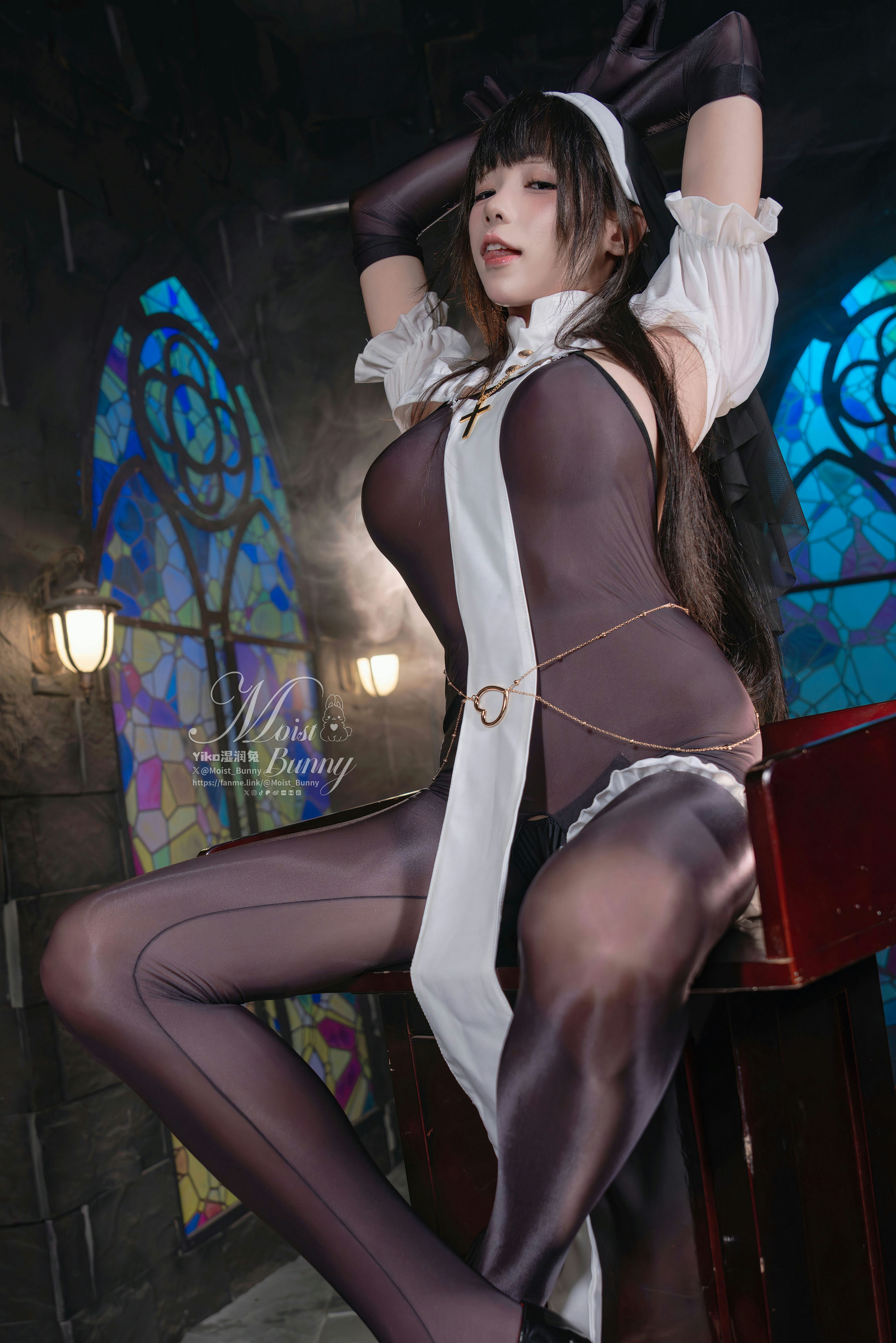 Yiko湿润兔 - 1月作品『布道圣女』72P+1V Abracadabra·傲慢扭胯舞 [73P1V-1.72GB]