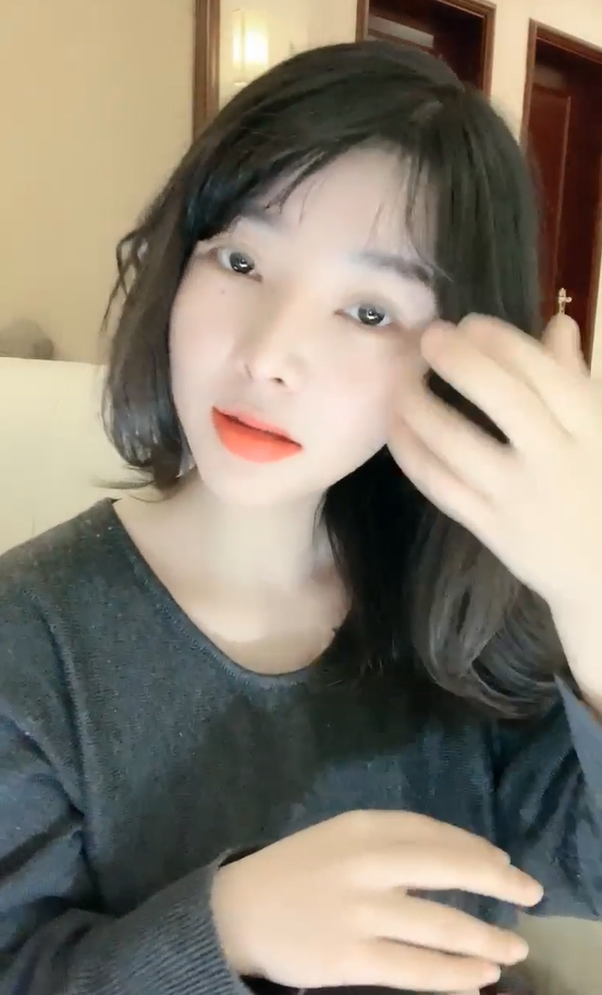 温婉女神!肤白貌美 一对圆乳极好看【婉儿】全裸勾魂魅舞 狂扣逼喷水 【2V6.15G】