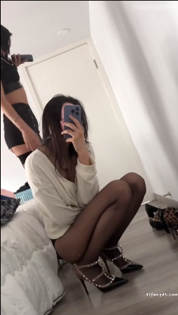 NO.1256 抖音-R9999 172大长腿大尺自拍自慰裸秀双女玩丝 65V