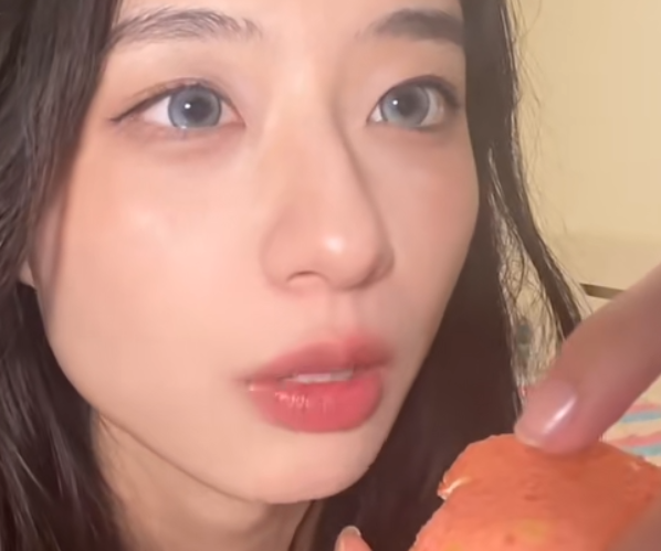 玻璃鱼缸啊 吃播助眠｜轻语_咀嚼音_吃两种口味的泡芙_1V36M百度盘