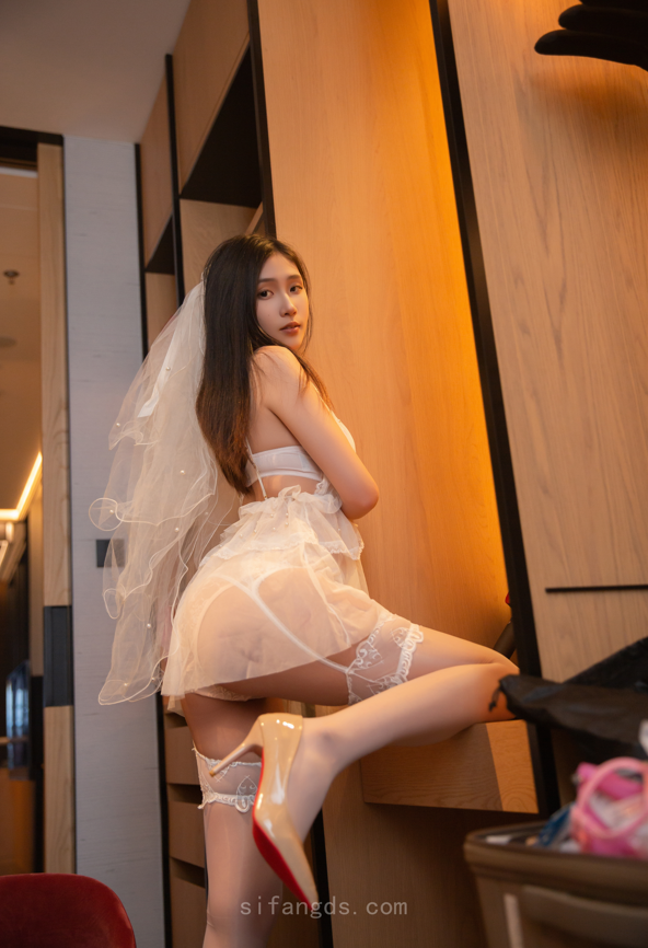 秀人网新人首套 刘婷婷 露毛创可贴奶 湿身奶油摸身 【80P3V1.38G】