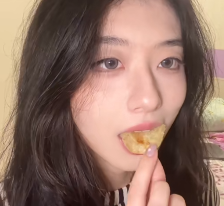 玻璃鱼缸啊 吃播｜吃生巧_薯片_柿子干_山楂条_1V38M百度盘