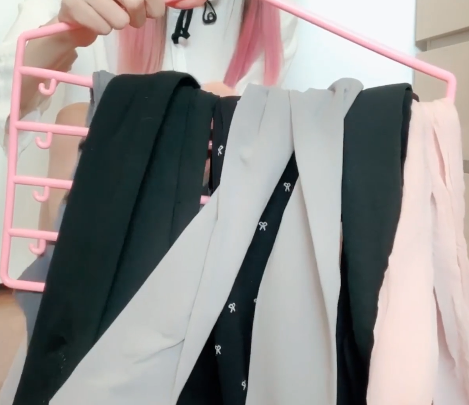 福利姬-kiko-新 少女宅家的小癖好(1V,639M)