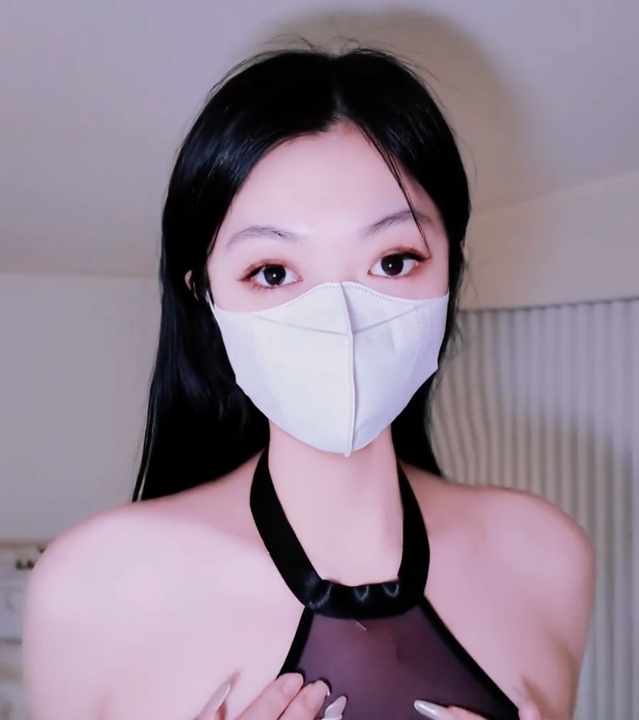 清纯妹妹-小猫咪-新 享受女神的黑丝足交（1V,724M）