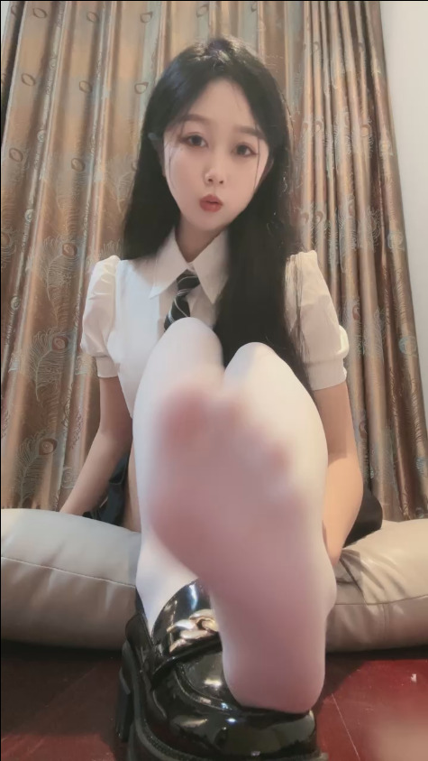 套路直播桃幼幼-红绿灯jk白丝【1V】【821MB百度云】
