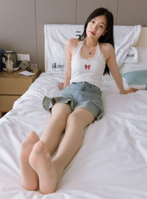 袜啵啵 408期 小甜豆-高跟鞋、厚肉丝、丝袜和裸足踩奶油蛋糕和泡芙剧情 【157P1V2.02G】