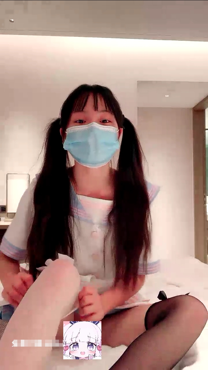 no.427 04年邻家萝莉 ️：萌化了，大眼睛双马尾，无毛白虎穴，不戴套把精液全送进去 【5.73GB】
