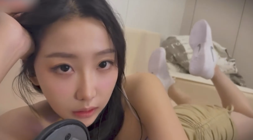 酥酥学姐 沉浸式第一视角 马油白丝女友搂搂睡觉 轻声呢喃 1V308M百度盘