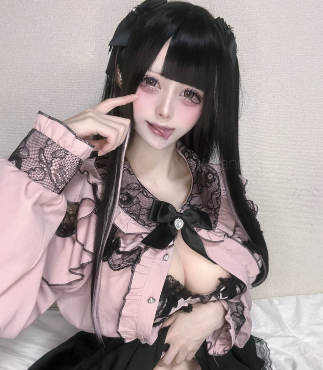魅琉玖@Nyanoeexxo0 最高档位作品 日本高颜值地雷系萝莉少女，虽是萝莉，身怀大奶，卡哇伊自慰一库 3V