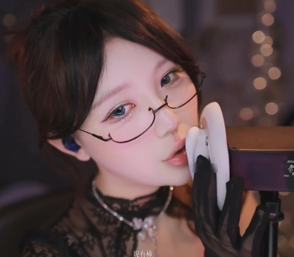 妮有柿 黑色蕾丝手套摩擦耳朵 1V207M百度盘