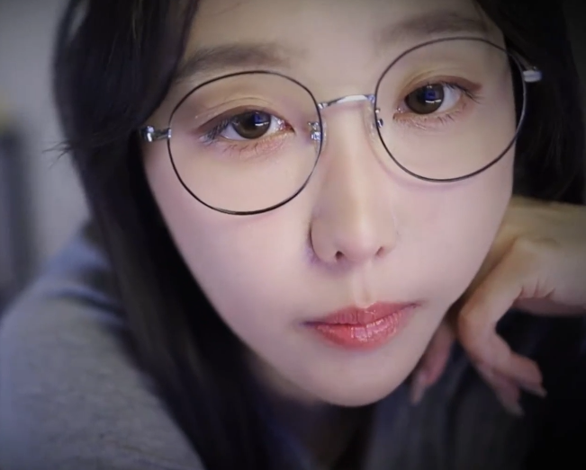 酥酥学姐 女导员 和老师谈谈心 近距离按摩放松 1V427M百度盘