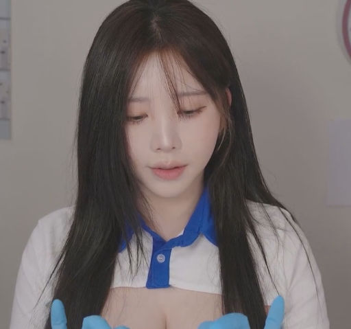 Yoonying 俱乐部房间里清理和舔丙烯酸 1V150M百度盘