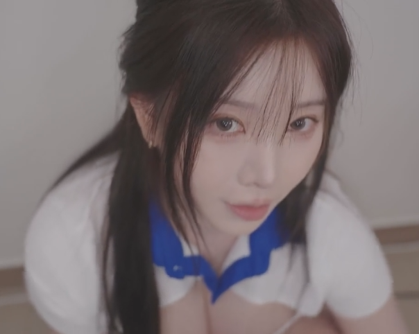 Yoonying 俱乐部房间里清理和舔丙烯酸 1V150M百度盘